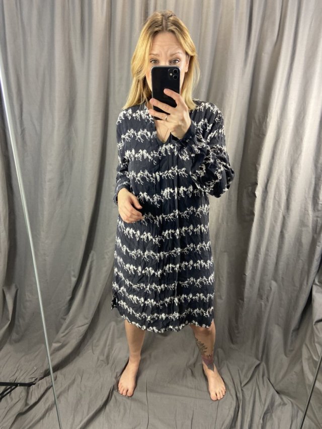 Jedwabna sukienka w konie