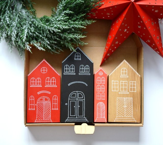 4 domki drewniane ręcznie malowane