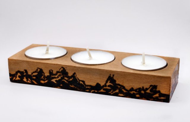 Drewniany świecznik na trzy tealighty - Góry, ręcznie wypalane wzory (pirogrofia) - na prezent