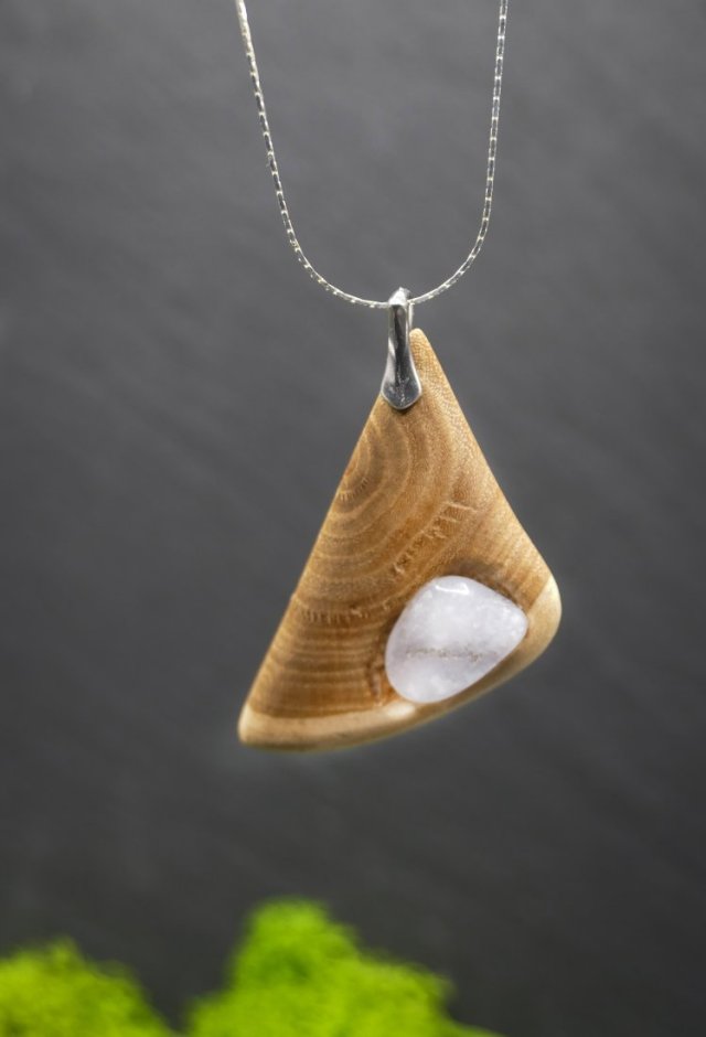 Wisiorek - akwamaryn  i wiąz – srebro 925 - biżuteria z duszą ziemi, handmade, prezent Unique Jewelry Design; Luxury Wooden Jewellery, premium