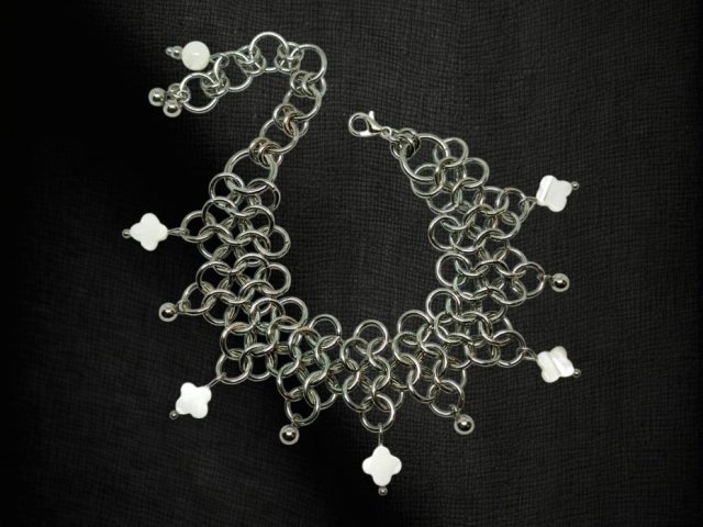 Ręcznie robiona bransoletka chainmaille • stal chirurgiczna • masa perłowa • regulowana • elf / witchy / goth