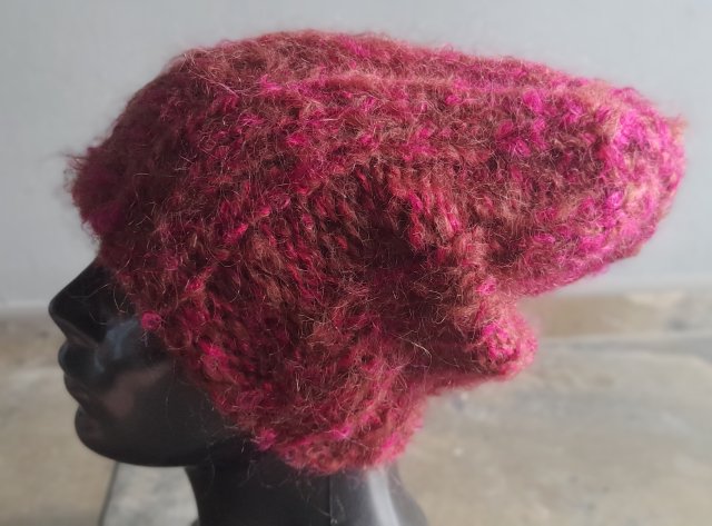 Czapka handmade róż z brązem