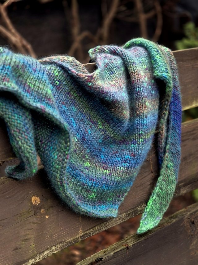 nakrapiana turkusami  / asymetryczna chustka