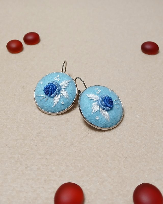 Ręcznie haftowane kolczyki  ZIMOWE  stal szlachetna