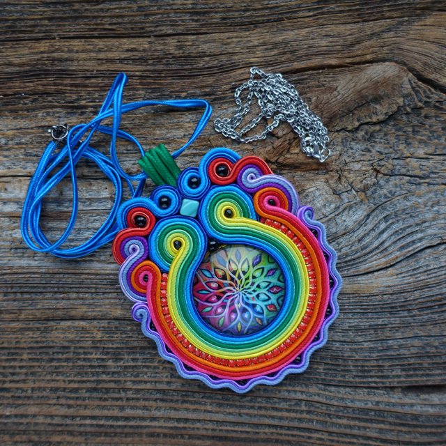 Etniczny wisior soutache z mandalą