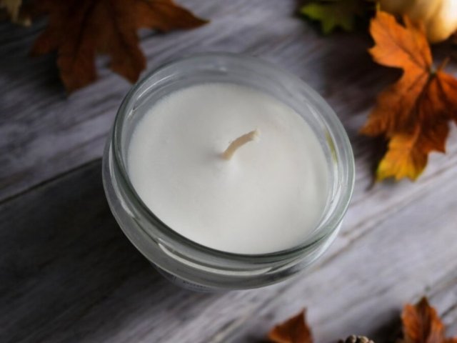 Świeca sojowa Memento mori dla fanów serialu 1670 235 ml