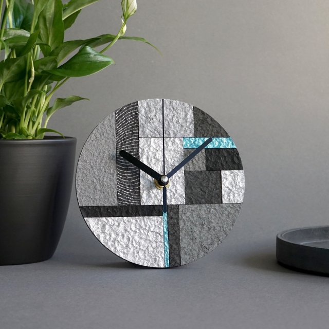 Nowoczesny zegar stojący