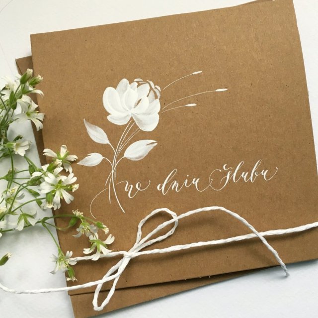 ślubna piwonia biała