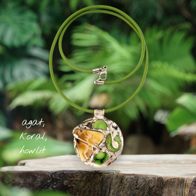 naszyjnik z witrażowym wisiorem BOTANIQO z agatem, koralem, howlitem
