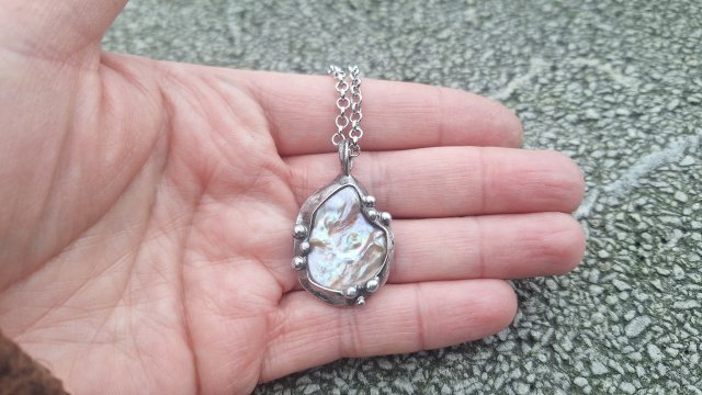 Perła po prostu - wisiorek