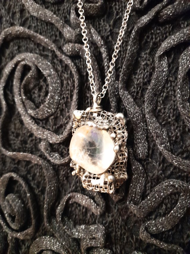 Ze szkatuły: z kamieniem