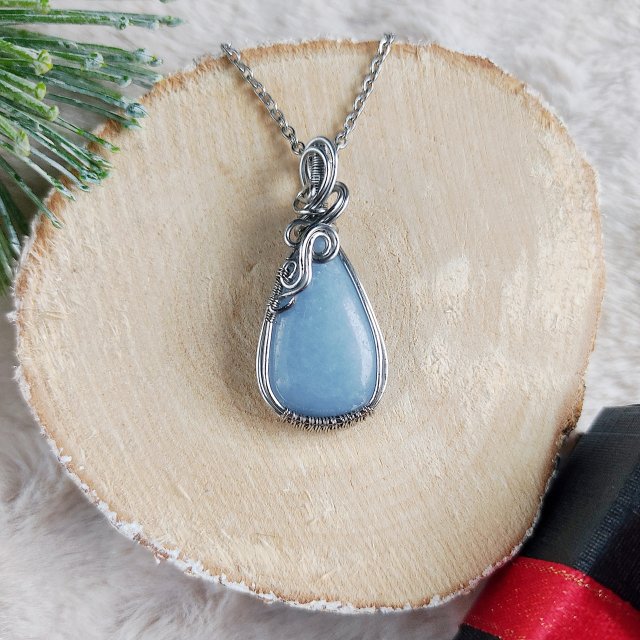 Naszyjnik Angelit "Niebiański Chłód" stal chirurgiczna wisiorek handmade wirewrapping