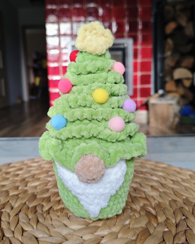 Szydełkowy krasnal gnom choinka maskotka handmade