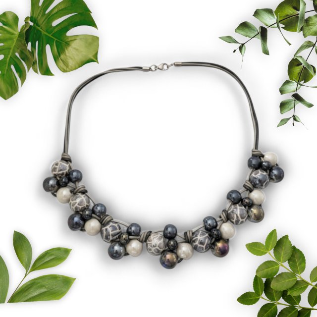 NASZYJNIK FEBOO w szarościach