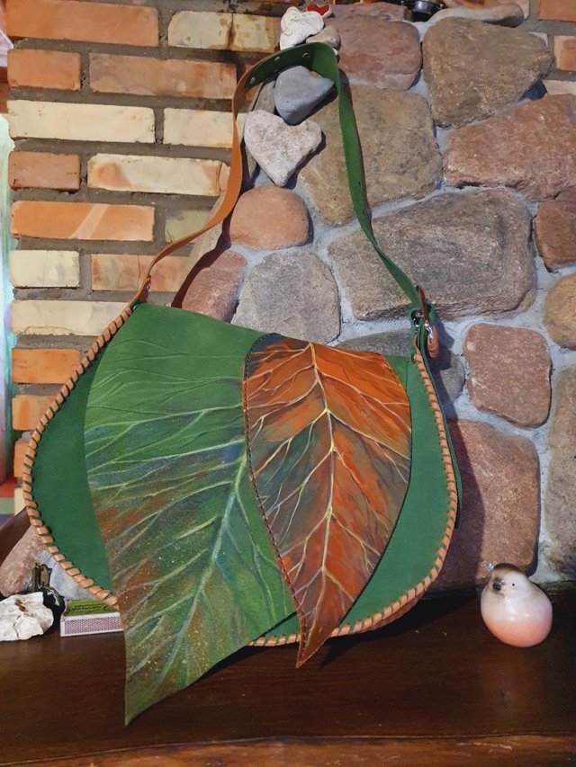 torebka z listkami z naturalnej skóry