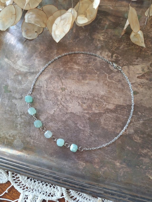 Naszyjnik jadeit na łańcuszku