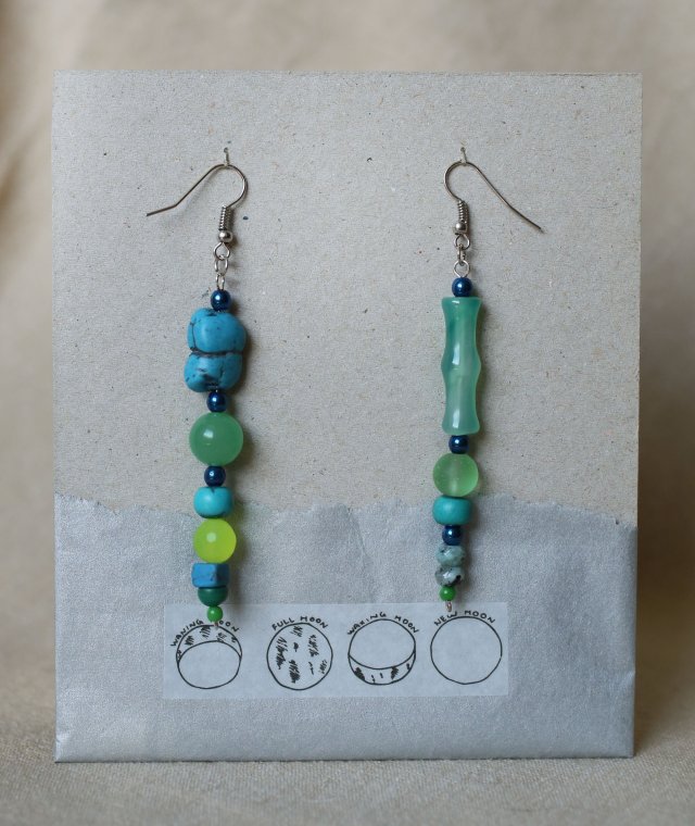 Asymetryczne księżycowe kolczyki