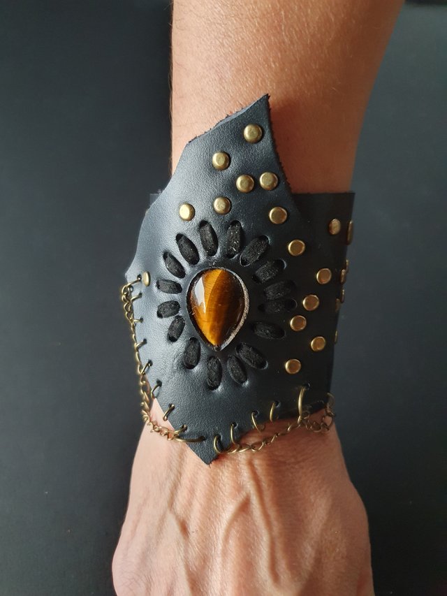 skórzana bransoleta z tygrysim okiem