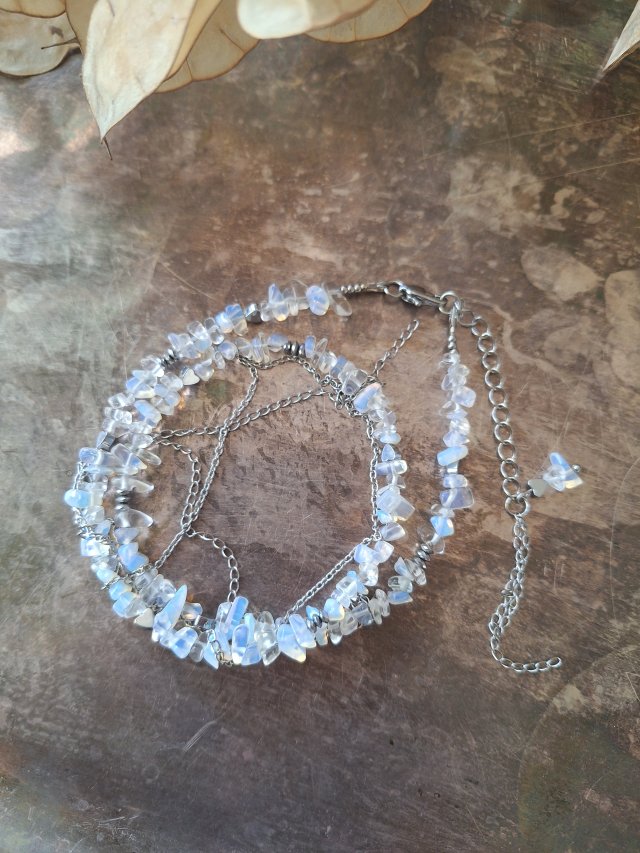 Naszyjnik opalit i łańcuszki