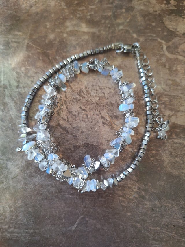 Naszyjnik opalit i łańcuszki