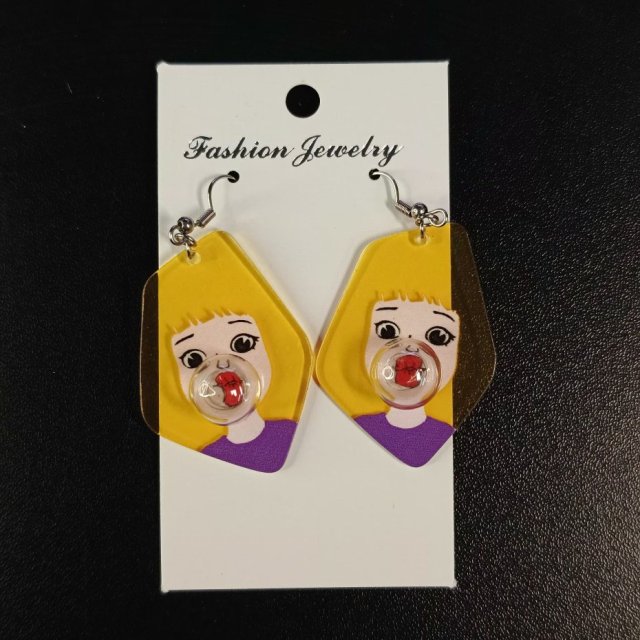 Kolczyki dziewczynka z gumą balonową żółty