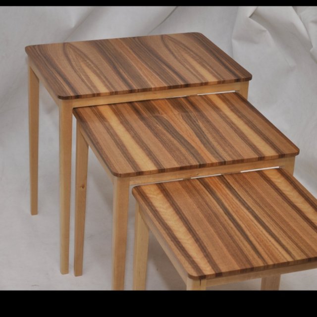 Nesting tables stoliki schodkowe zestaw trzech stolików kawowych stolik trio