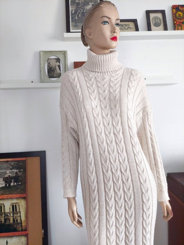 długa sukienka z golfem