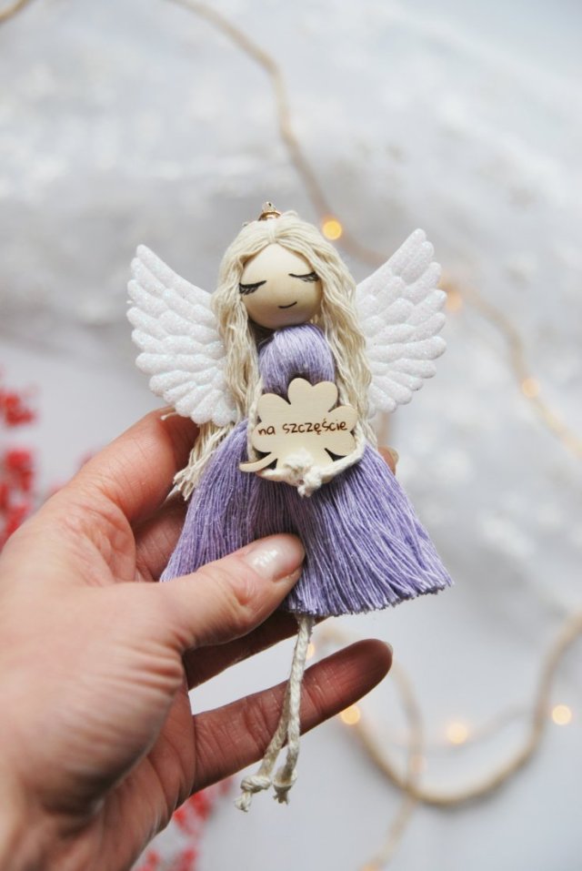 Makramowy breloczek Anioł - fiolet | Aniołek na szczęście brelok