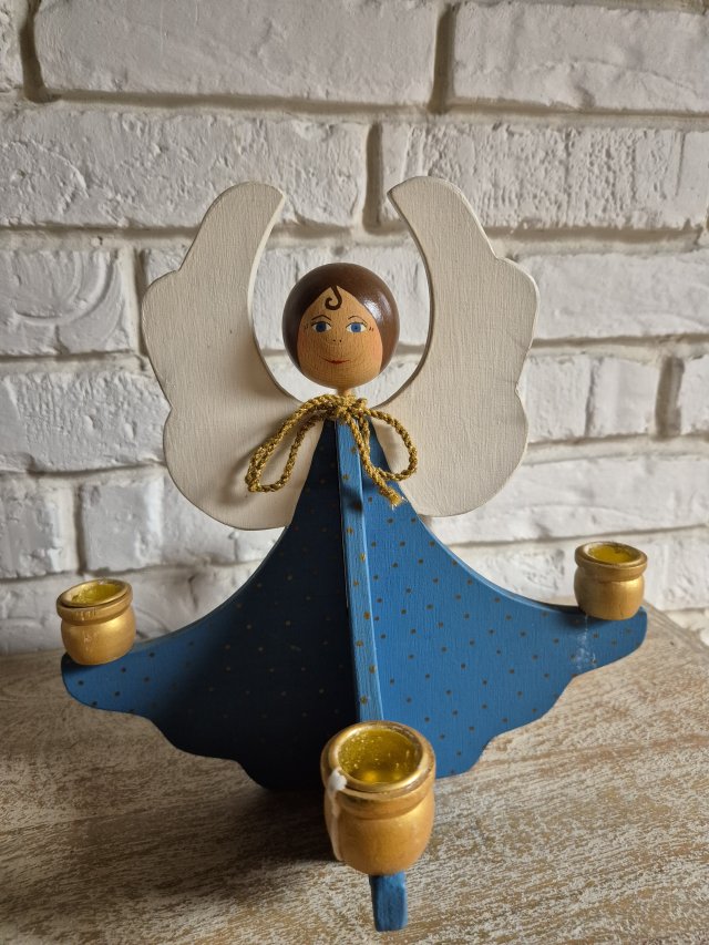 Drewniany skandynawski świecznik