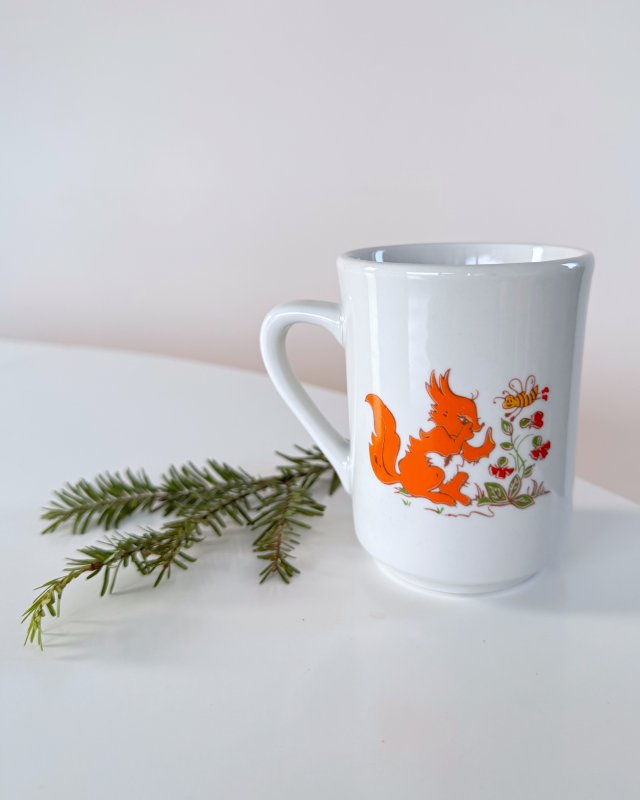 Kubek kolekcjonerski z wiewiórką, Lubiana, PRL