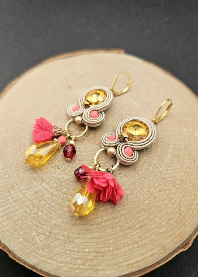 Beżowo kolorowe kolczyki sutasz z kryształkami 10