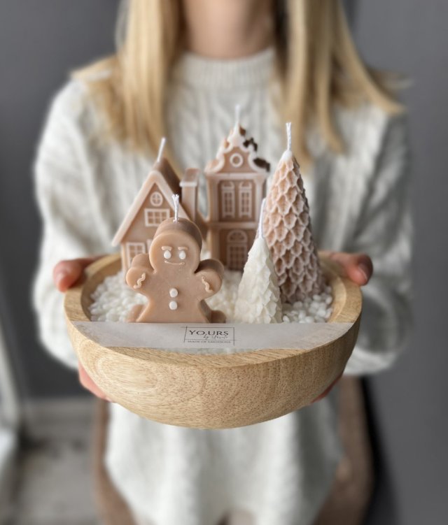 Ręcznie robione duże świece sojowe w drewnie– zimowa świąteczna dekoracja w drewnianej misie