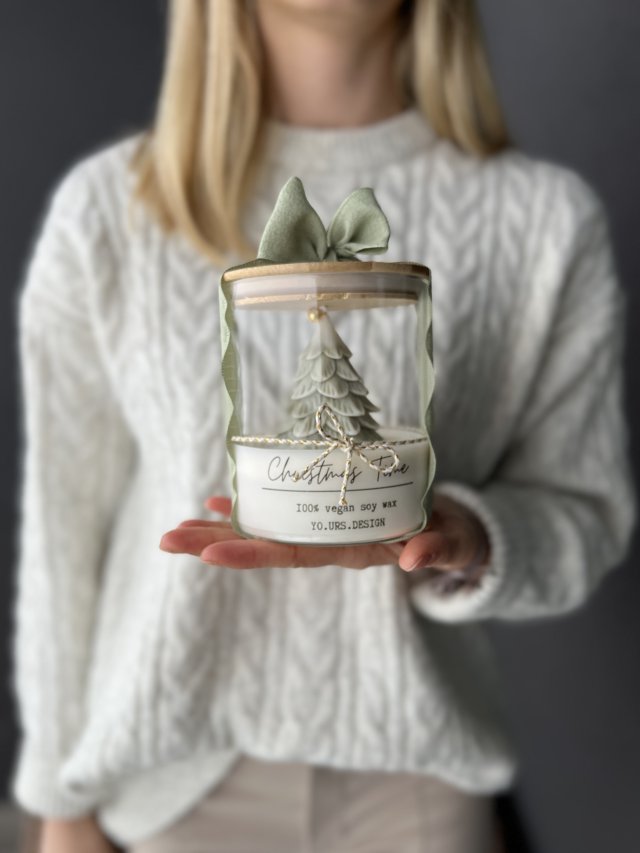 Świeca sojowa świąteczna w szklanym słoju – ręcznie robiona dekoracja świąteczna
