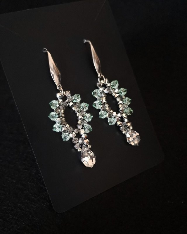 Kolczyki "Silver Chrysolite" - Wiszące, Lekkie Kolczyki z kryształków i Koralików