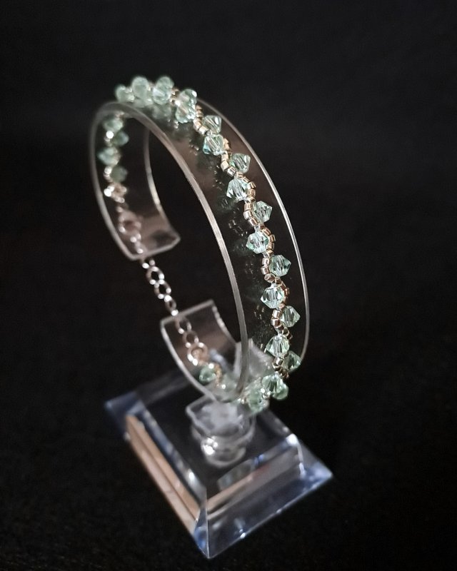 Delikatna Bransoletka "Silver Chrysolite" z Koralików i Kryształków