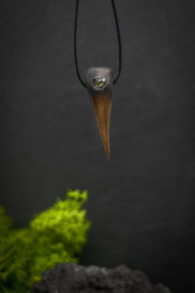 Wisiorek "brzoza i oliwin –naturalna głębia drewna i magiczne kamienie, biżuteria z drewna; Wood Pendant, Wooden Jewellery