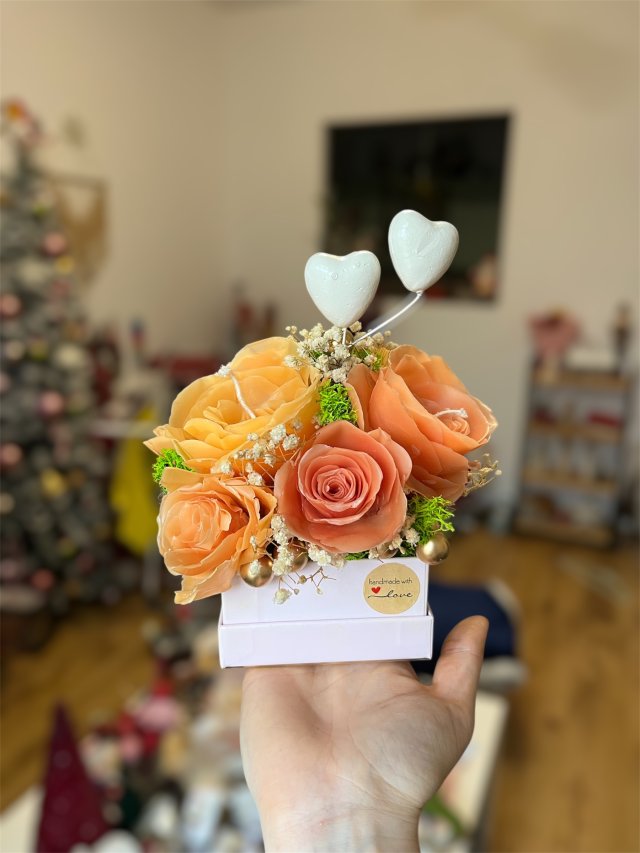 Box róż z wosku pszczelego