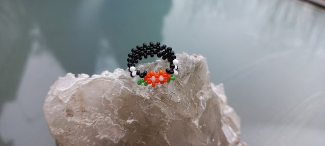 Dar Ziemi pleciony pierścionek z koralików