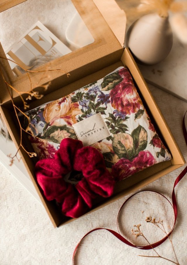 zestaw prezentowy kosmetyczka i frotka