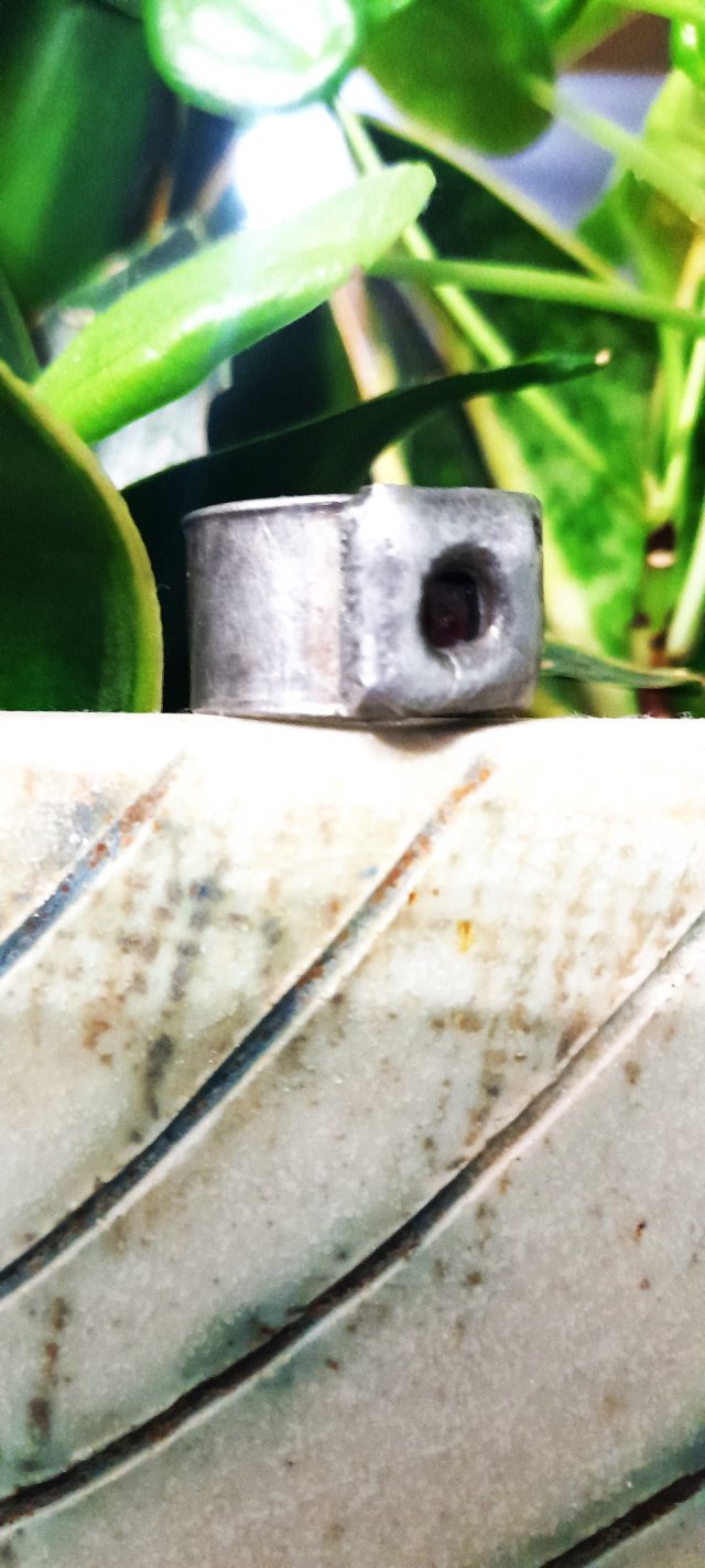 Ze szkatuły: pierścień surowy