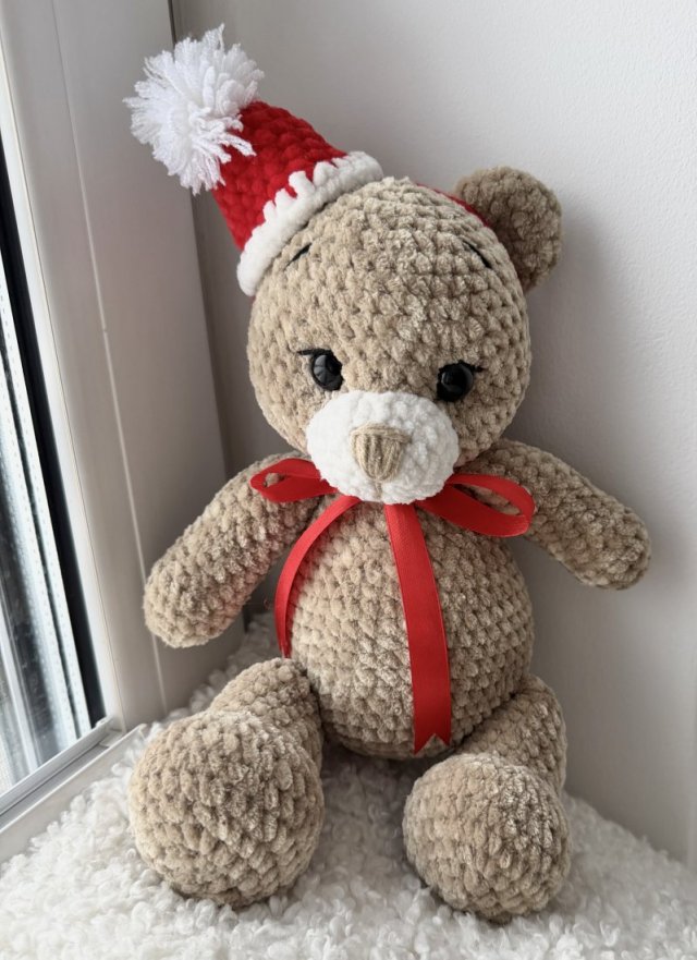 Misiu ręcznie robiony w odcieniach brązu.