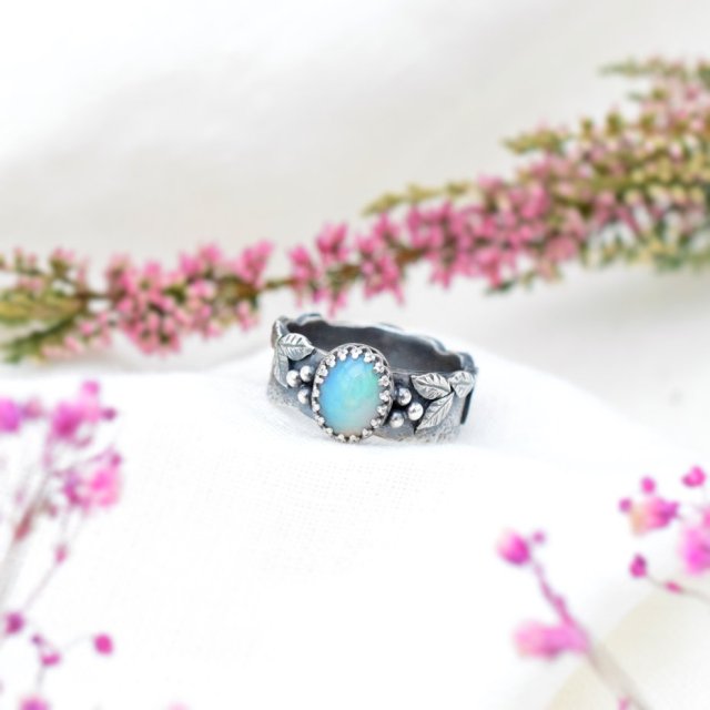 Srebrny Pierścionek z Naturalnym Opalem