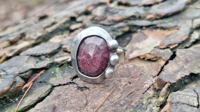 Rubin - pierścionek regulowany