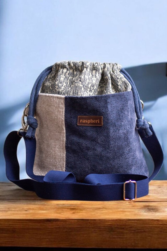 Torebka damska listonoszka z kominem