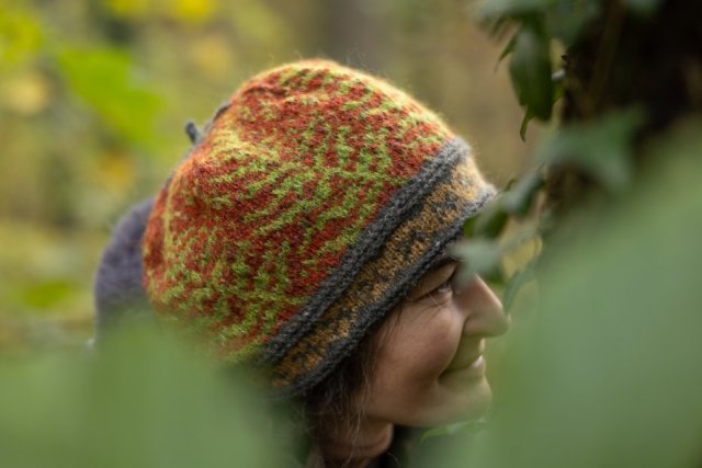 Czapka beret wełniana "Wśród paproci"