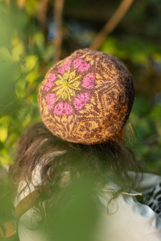 Czapka beret wełniana "Chaber łąkowy"