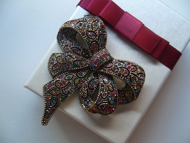 ELEGANCKA BROSZKA KOKARDA