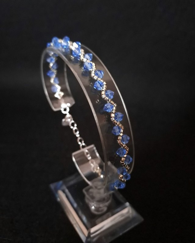 Delikatna Bransoletka "Sapphire Clarity" z Koralików i Kryształków