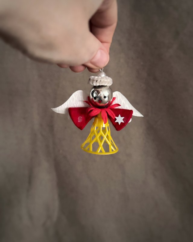 Aniołek, zawieszka choinkowa, II połowa XX w.