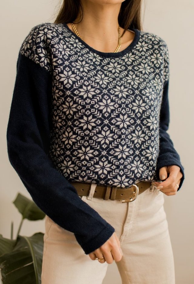 sweter w śnieżynki L